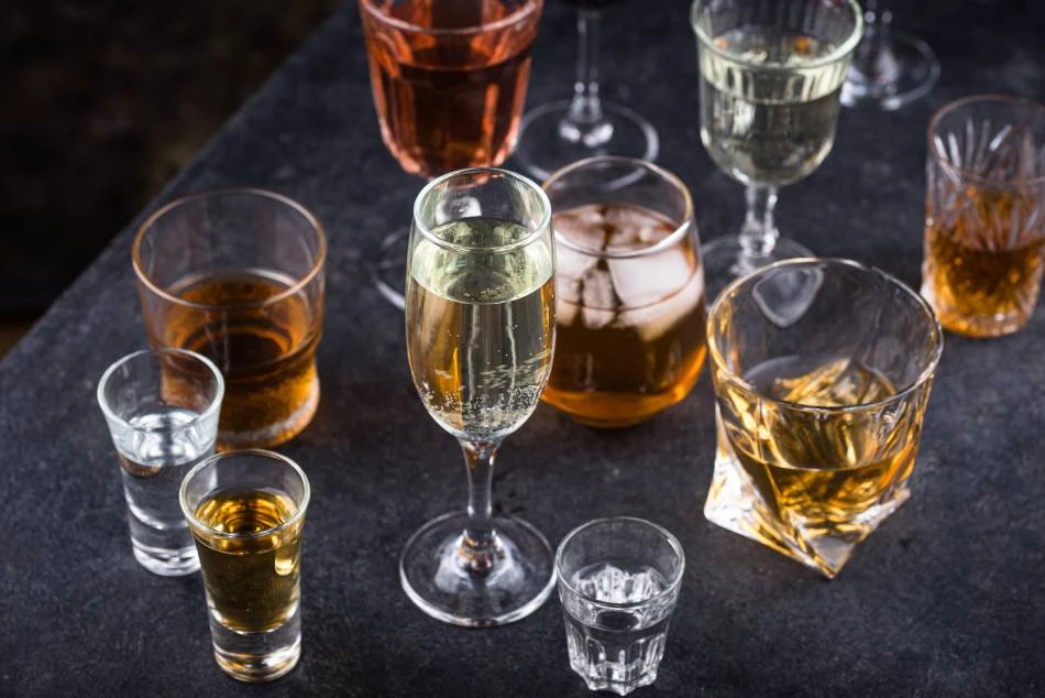 Šta je aperitiv, a šta digestiv – kada se i kako piju?